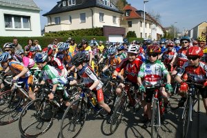 Start zum Rundstreckenrennen der zweiten Etappe
