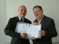 Vertragsunterzeichnung: Wolfgang Reichert und Dr. Wolfgang Maruschky (v.l.)