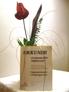 Das Organisationsteam der Ostth&uuml;ringen Tour wurde durch J&uuml;rgen Reinholz, Th&uuml;ringer Minister f&uuml;r Wirtschaft, Technologie und Arbeit (Sportminister), und Peter G&ouml;sel, Pr&auml;sident des Landessportbundes Th&uuml;ringen e.V., f&uuml;r sein ehrenamtliches Engagement ausgezeichnet.