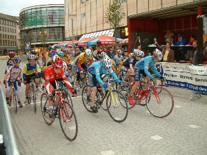 Ostthüringen Tour für jüngsten Radnachwuchs: Start zum Prolog Ausscheidungsfahren u13 in der Geraer Schloßstraße (Archivbild 2005)