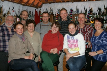 Die Arbeit im Org-Team: konstruktiv und hoch motiviert. Doch die Mitglieder können auch feiern, so nach der letzten Sitzung im Dezember bei Familie Metzner in der Kaktus-Bar.